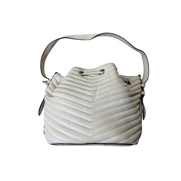 Steve Madden White Quilted Faux Leather Bucket Bag With Drawstring Closure - Picture 5 of 9